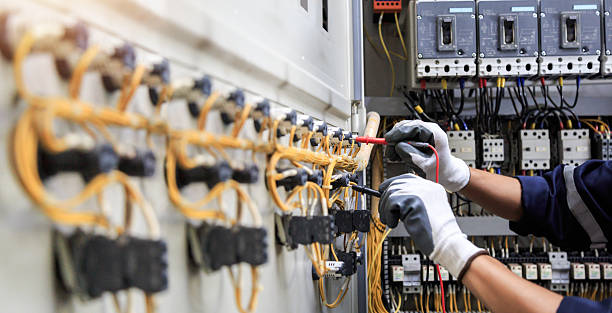 Professional Electrician technician working in Fort Calhoun, NE